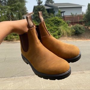 SOLD Brand new women’s Blundstone Chelsea Boots!